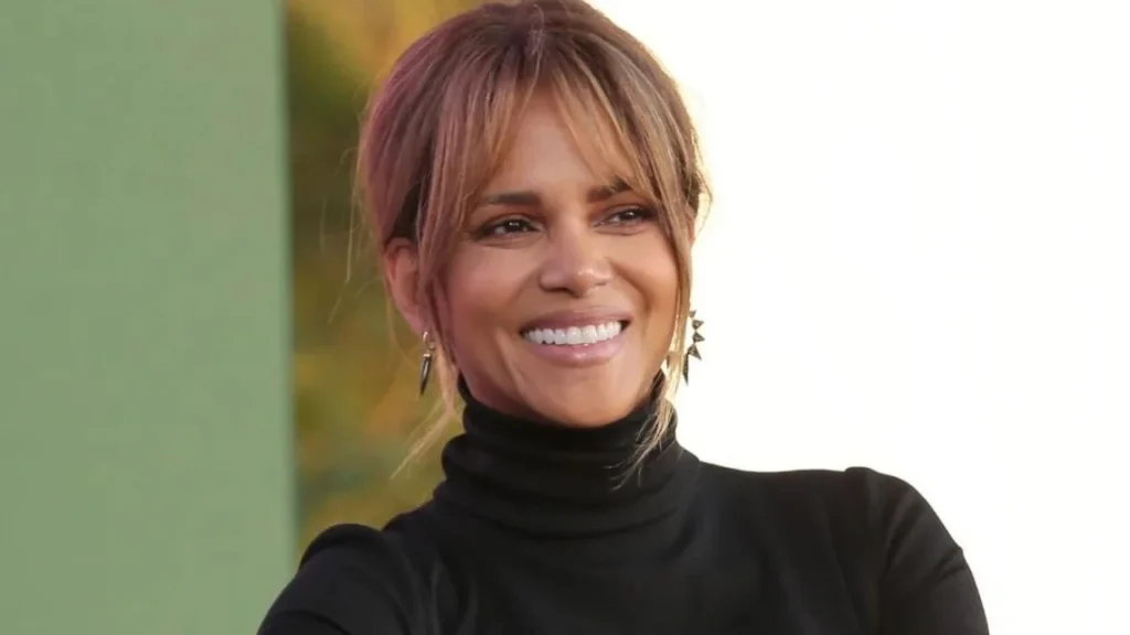 Halle Berry Ever-Changing Hairstyles and old Age-14