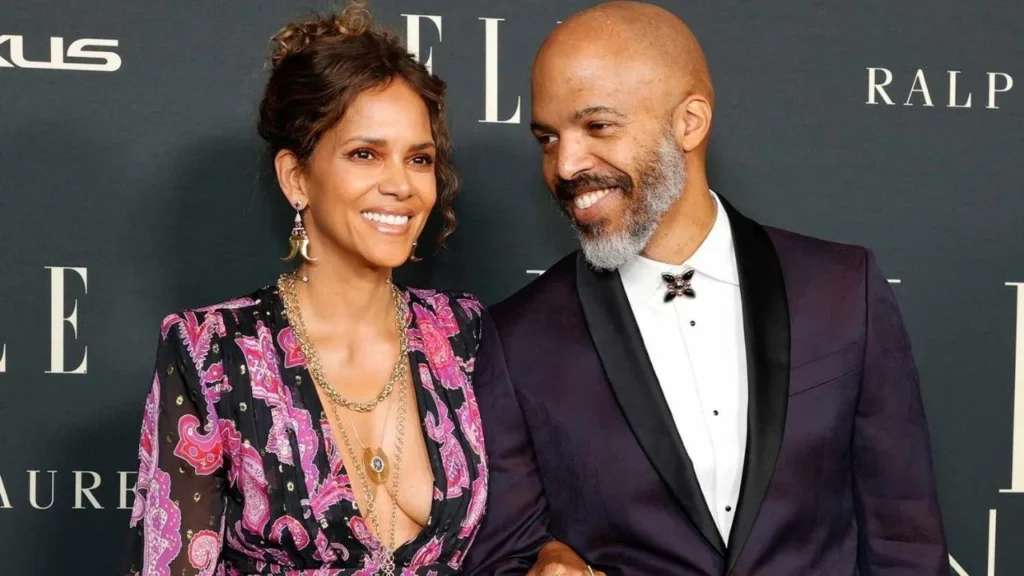 Halle Berry Ever-Changing Hairstyles and old Age-3
