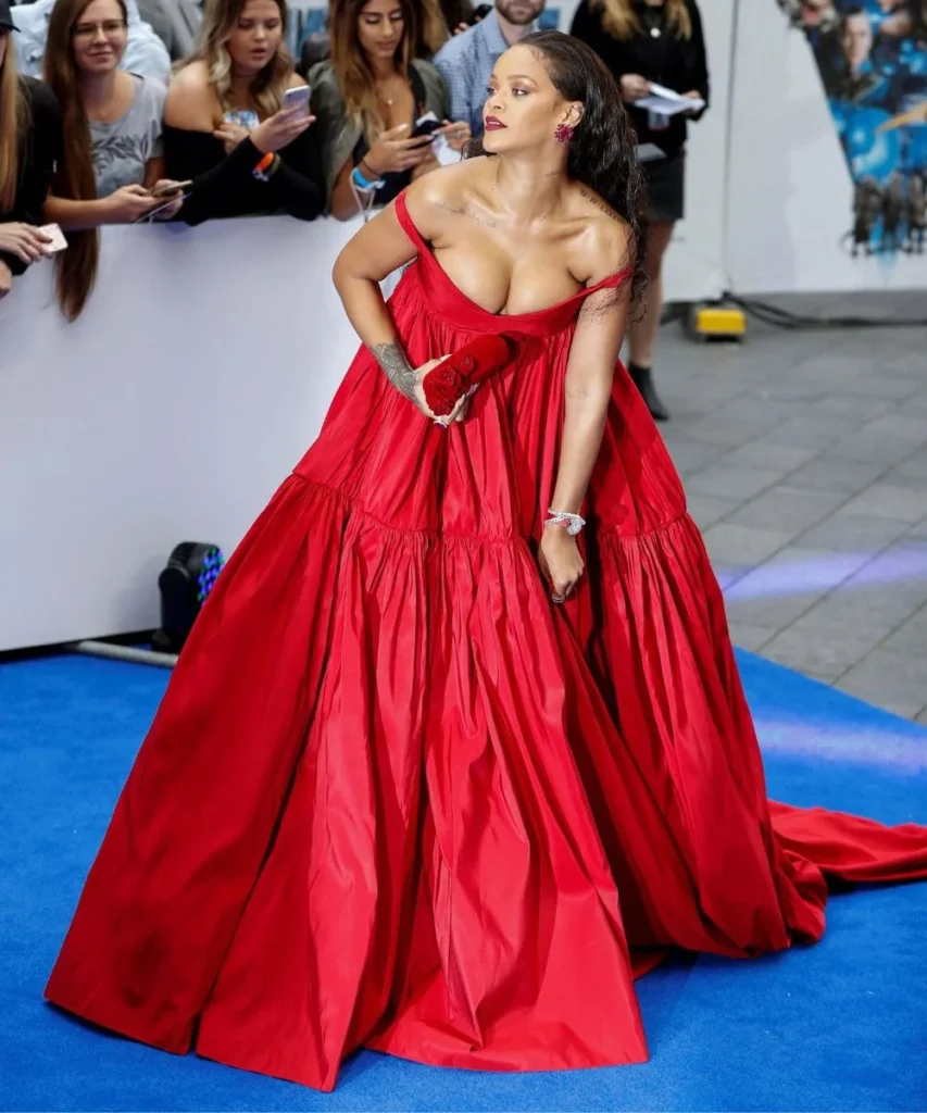 Hollywood Celebrity Had Mishaps on the Red Carpet-Rihanna's Very Low-Cut Dress
