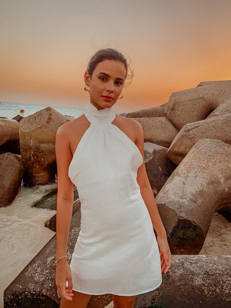 15 TYPES OF DRESSES FOR EVERY WOMEN SHOULD KNOW-halter dress