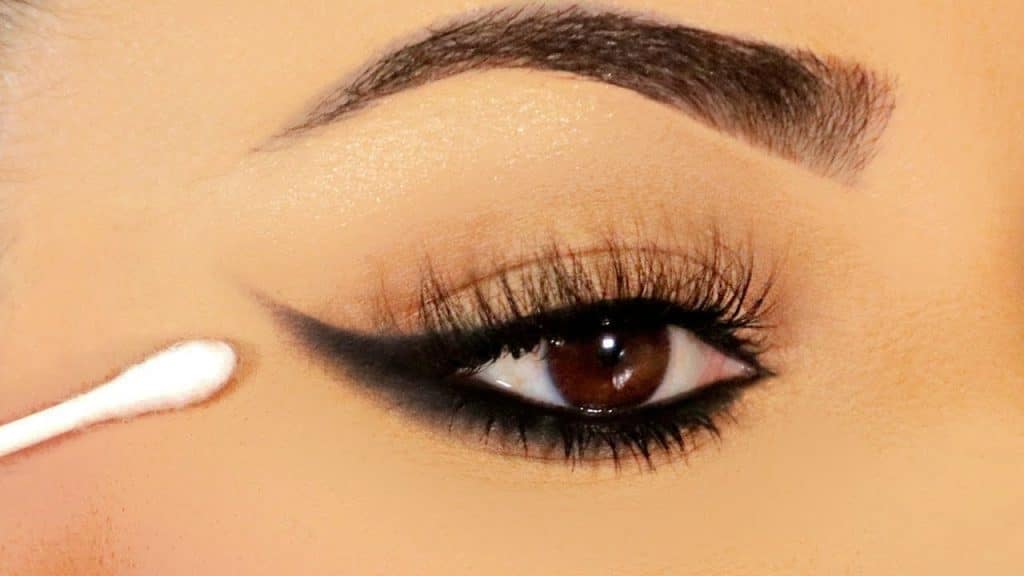 Eye makeup for beginners/Eyeliner styles for hooded eyes - Daily Jugarr