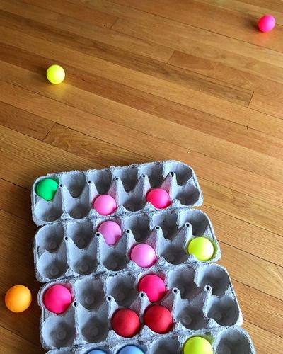 20 Christmas Minute to Win It Games FOR KIDS AND ADULTS-Pingpong Egg