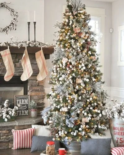50 Best Christmas Tree Ideas to Impress Guests-Tart Tin Tree