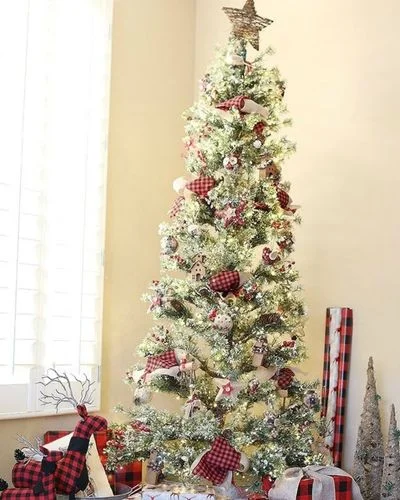 50 Best Christmas Tree Ideas to Impress Guests-Checkered Forest Tree