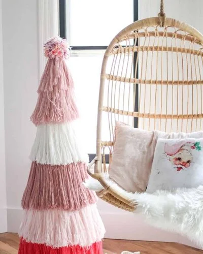 50 Best Christmas Tree Ideas to Impress Guests-Yarn Christmas Tree