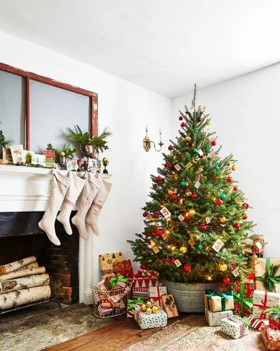 50 Best Christmas Tree Ideas to Impress Guests-Farmhouse Christmas Tree