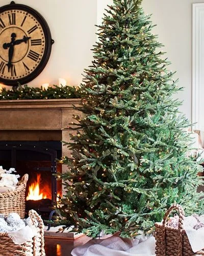 50 Best Christmas Tree Ideas to Impress Guests-Moderate Pre-Lit Tree