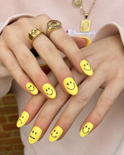 40 Fall Nail Designs Ideas to Make You Swoon-Wavy Smiley Face