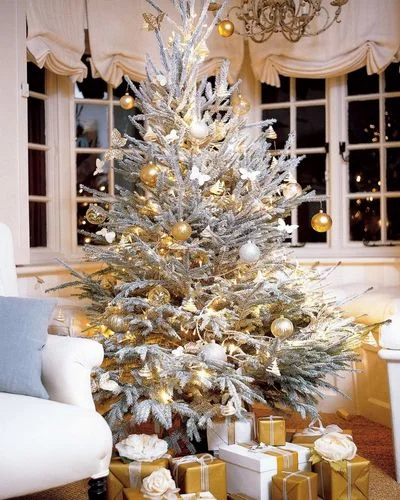 50 Best Christmas Tree Ideas to Impress Guests-White Christmas Tree