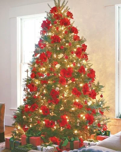 50 Best Christmas Tree Ideas to Impress Guests-Red Flower Christmas Tree