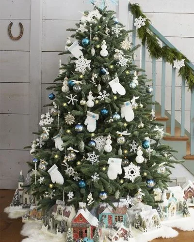 50 Best Christmas Tree Ideas to Impress Guests-Winter Wonderland Tree