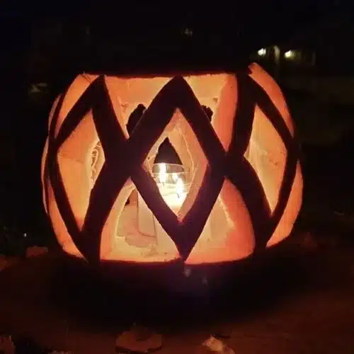 50 Best pumpkin carving ideas for Halloween and What type of pumpkin is used for Halloween?-Lantern