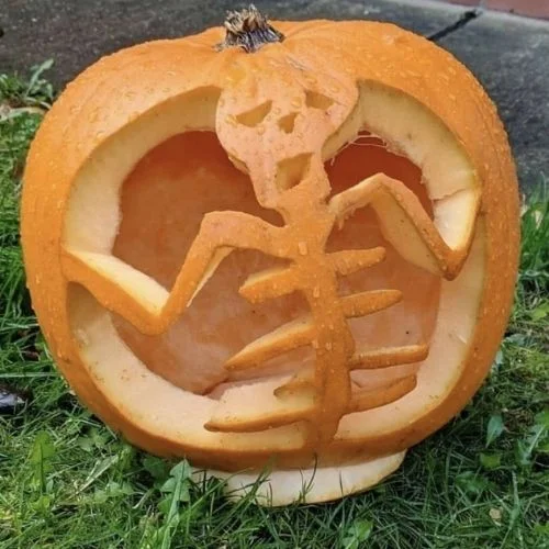 50 Best pumpkin carving ideas for Halloween and What type of pumpkin is used for Halloween?-Traditional Skeleton
