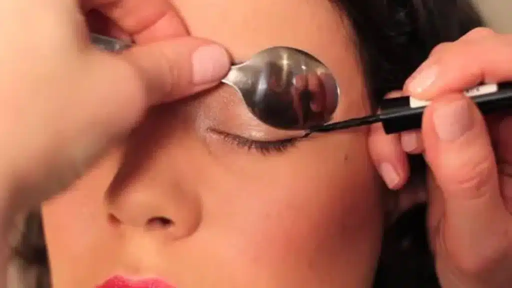 How To do best Winged Eyeliner: makeup tutorial-How To Create Perfect Winged Eyeliner With Spoon?