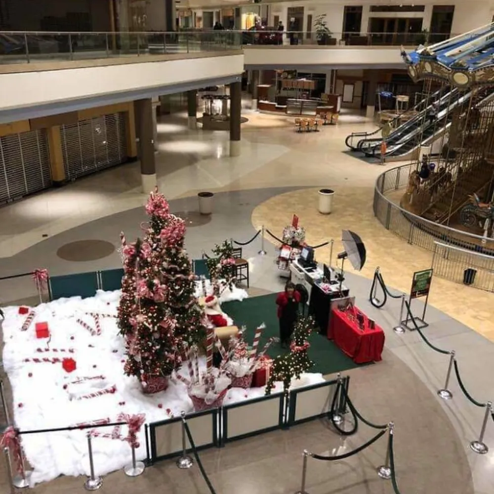Shopping-Mall-Santa