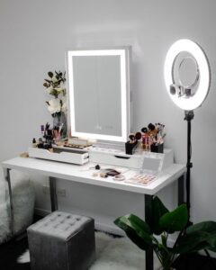 The 20 Best Makeup Vanities Of 2025 F0c7be9642ec8a05ec30a719ac150083 240x300