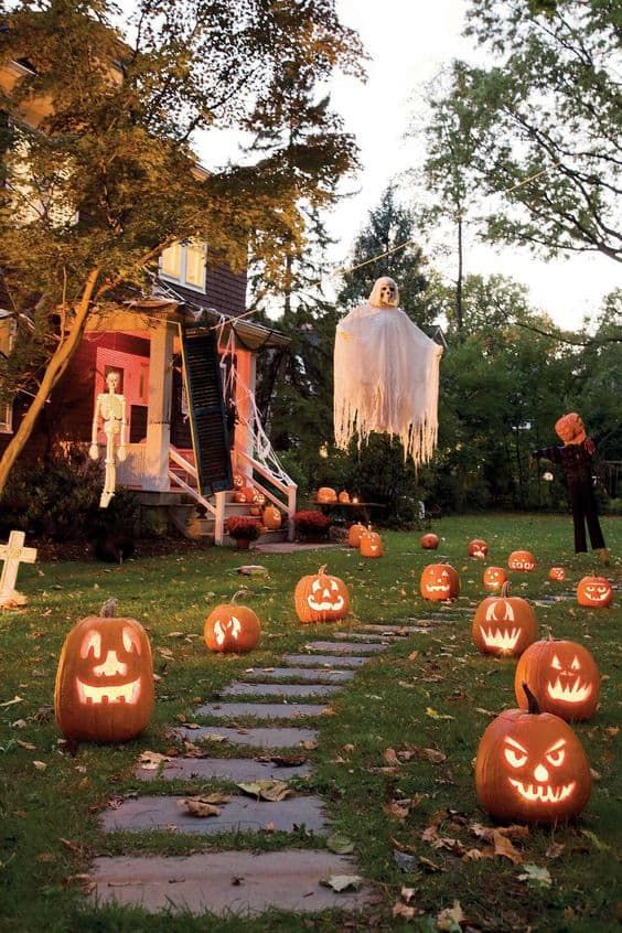 Outdoor Halloween Displays