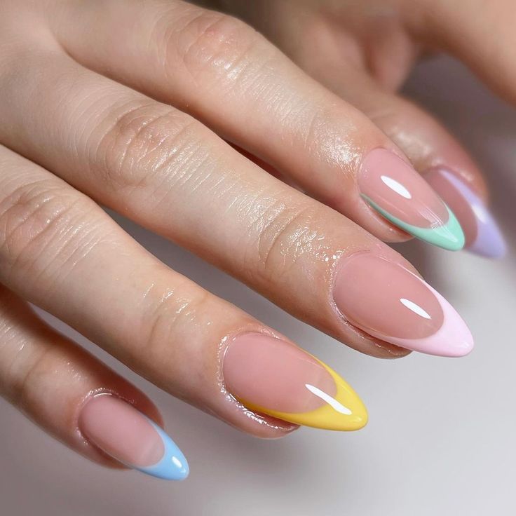 1. The Resurgence of Short Stiletto Nails