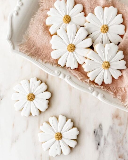 Super Cute Daisy Cupcakes Ideas To Make The Day Special