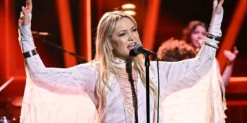 Kate Hudson Wants To Play Stevie Nicks In Biopic But She Felt Vulnerable dailyjugarr.com