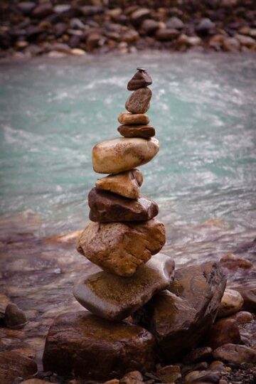 Stony Beauty: Transforming Everyday Rocks into Art